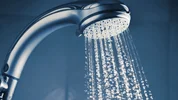 نحوه تمیز کردن رسوب سردوش حمام